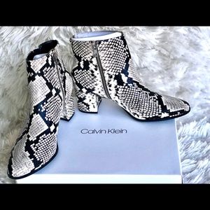🚨 REDUCED IN PRICE - Calvin Klein booties !!